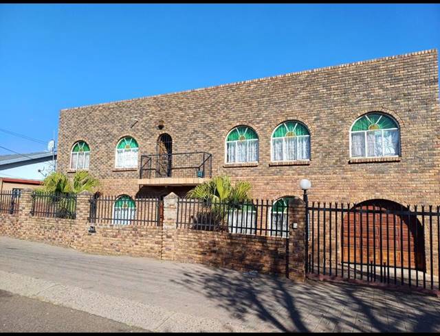 7 BEDROOM HOUSE FOR SALE IN LAUDIUM